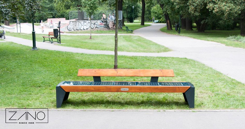 Parkowa ławka solarna z panelami fotowaltaicznymi Ławki solarne generujące prąd i oświetlenie