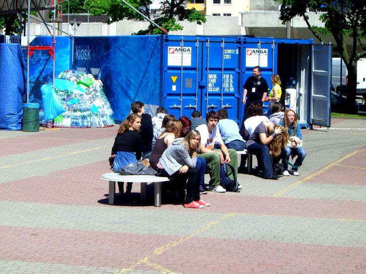 Groove bench- durable and modern street furniture