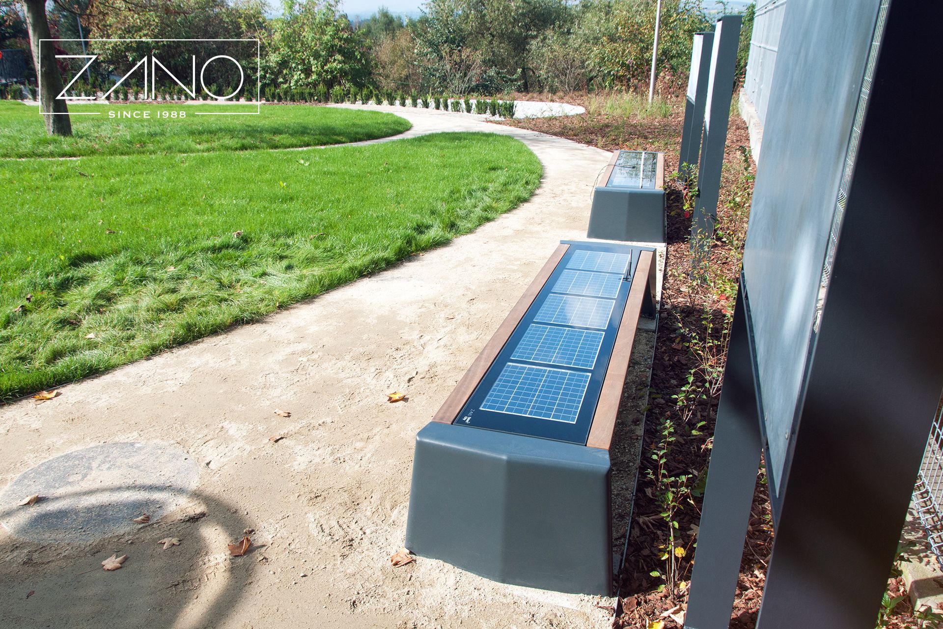 Photon solar bench 02.409 | ZANO Smart City