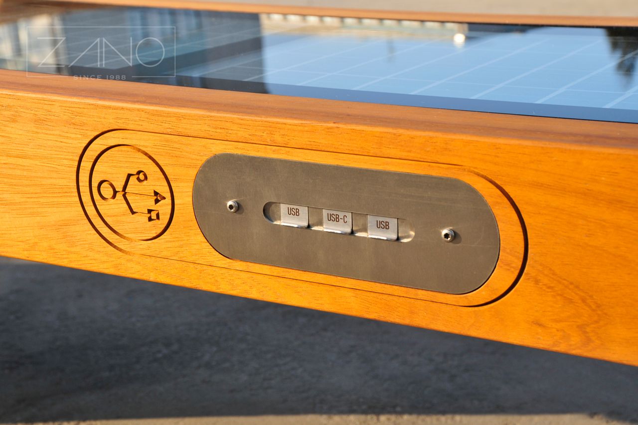 Ławka solarna z panelem szybkiego ładowania USB