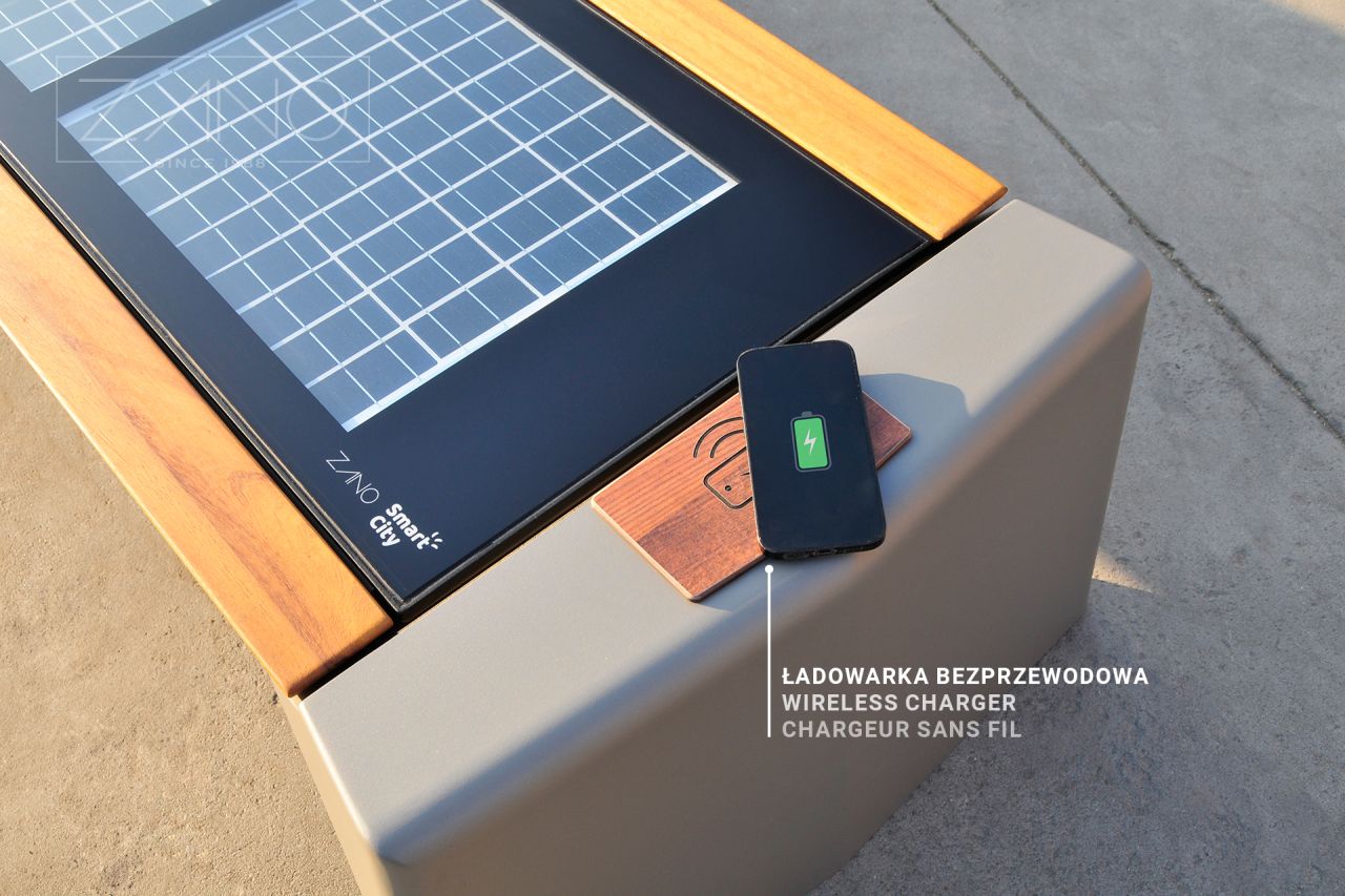 Bezprzewodowa ładowarka dla telefonów w ławce solarnej "Photon"