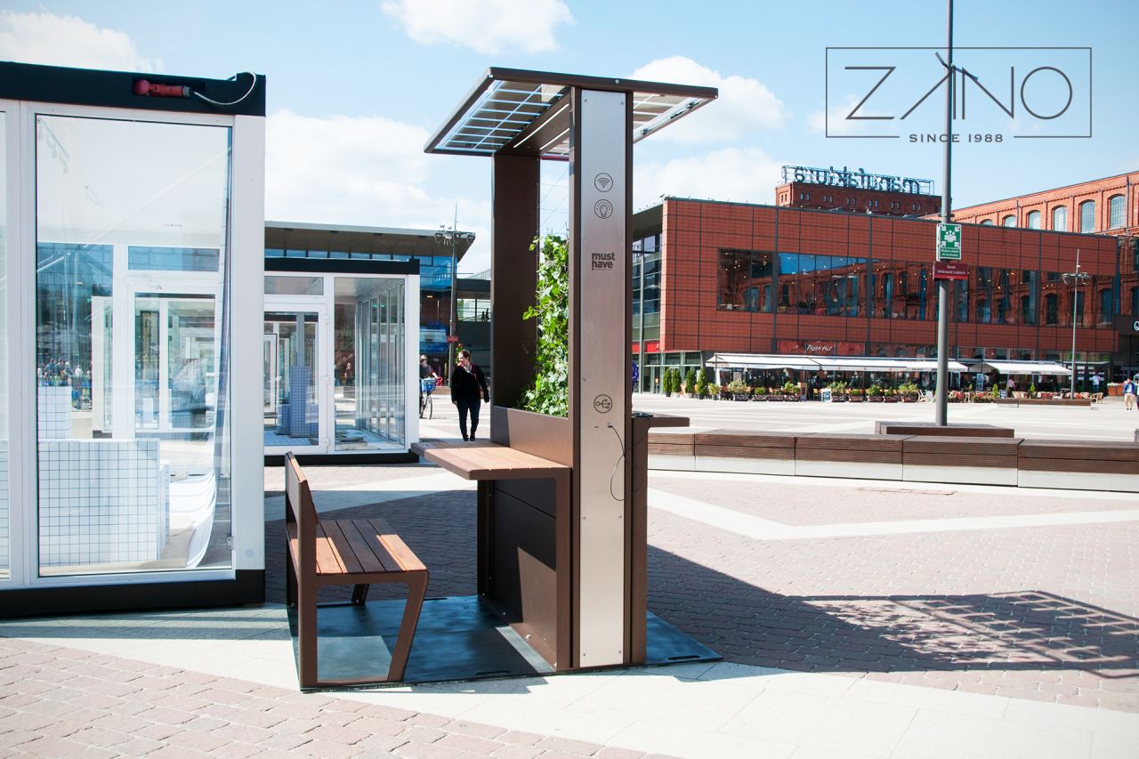 Konstrukcja stalowa z panelem solarnym