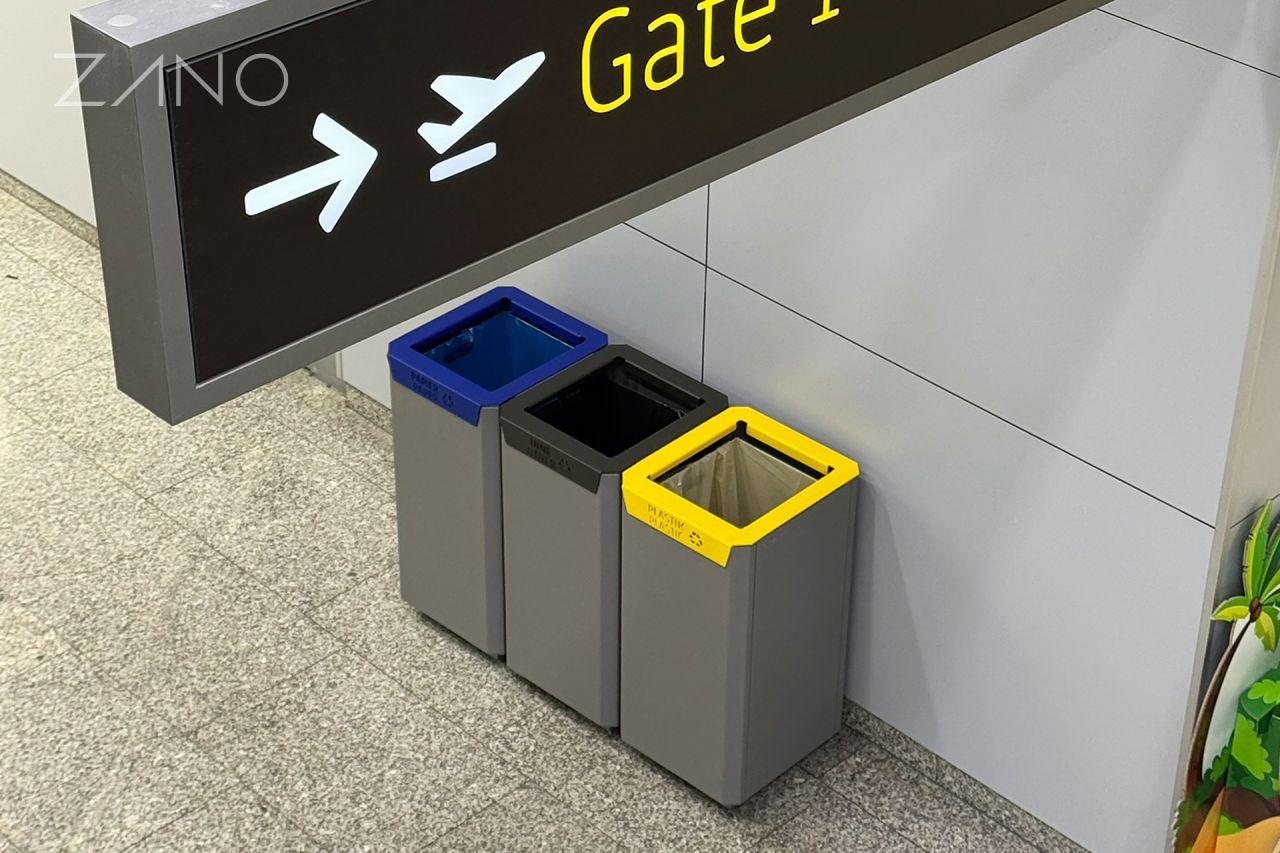 Indoor waste bin with three compartments