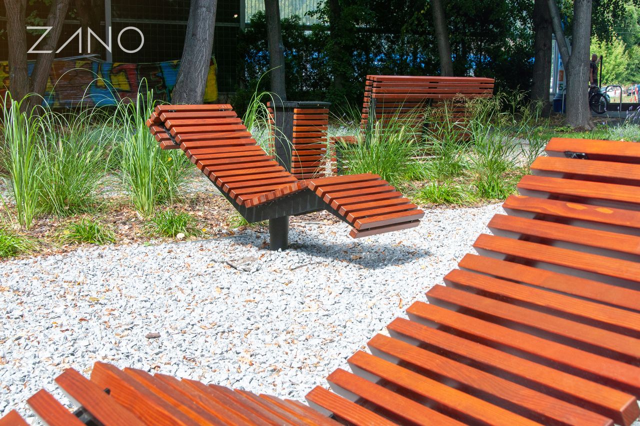 Flash lounger - steel with wooden seat and backrest