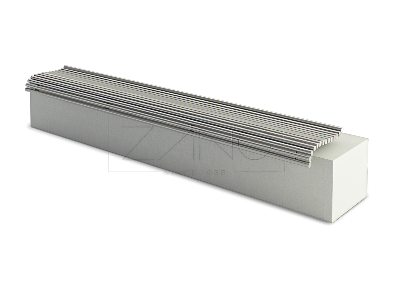 Ławka z rureczek nierdzenwych na betonowym podłożu