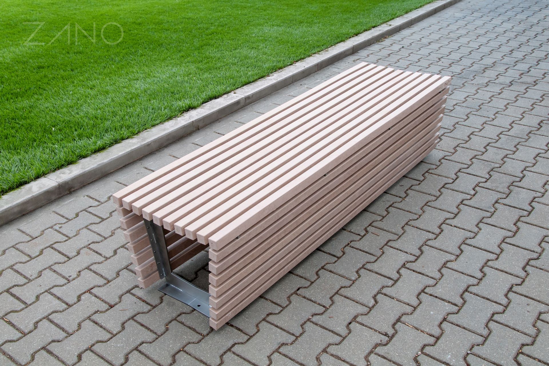 Deska kompozytowa w wybarwieniu teak Deska kompozytowa w wybarwieniu teak