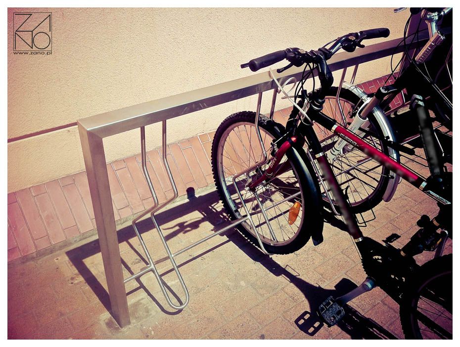 Nowoczesny bezpieczny stojak rowerowy ze stali nierdzewnej