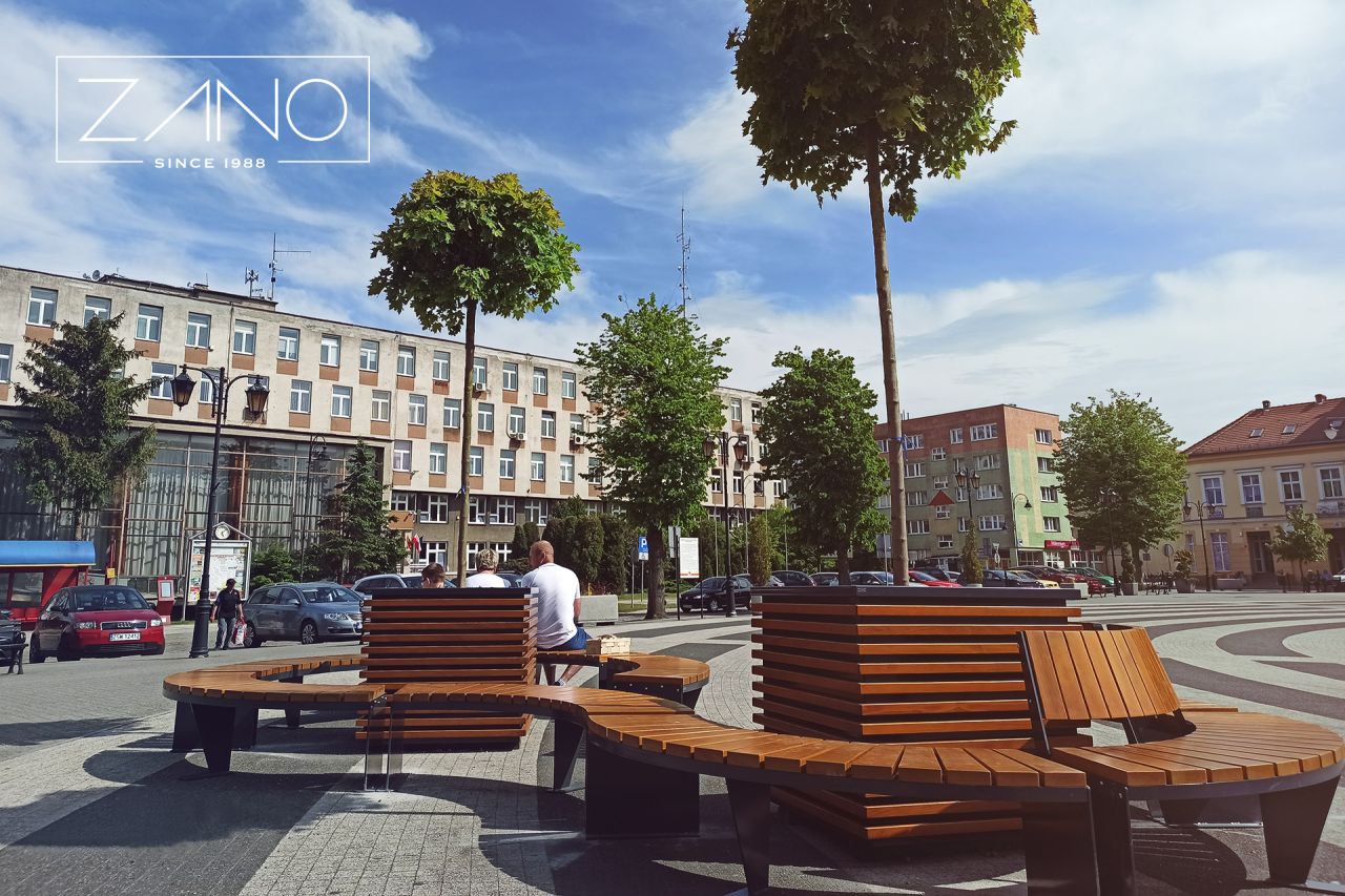 Ławki Domino zestawione ze sobą na około donic Block