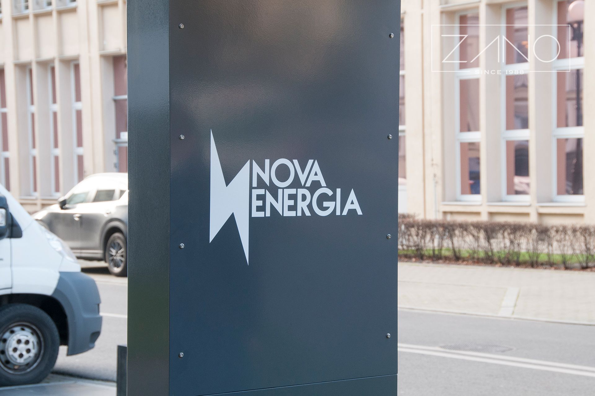 Nova Energia - ławka solarna AGH Kraków