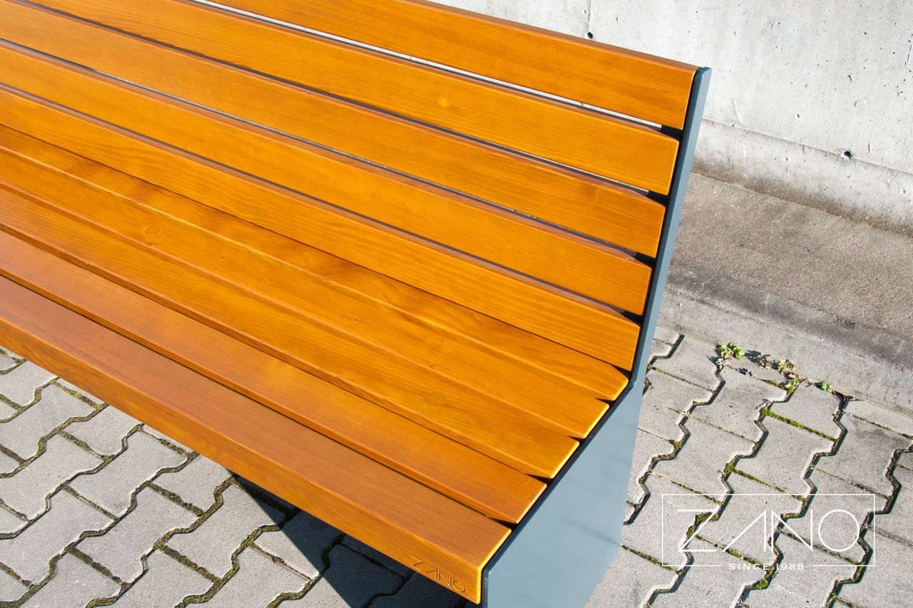 Drewno iglaste pochodzenia europejskiego w kolorze cyprys