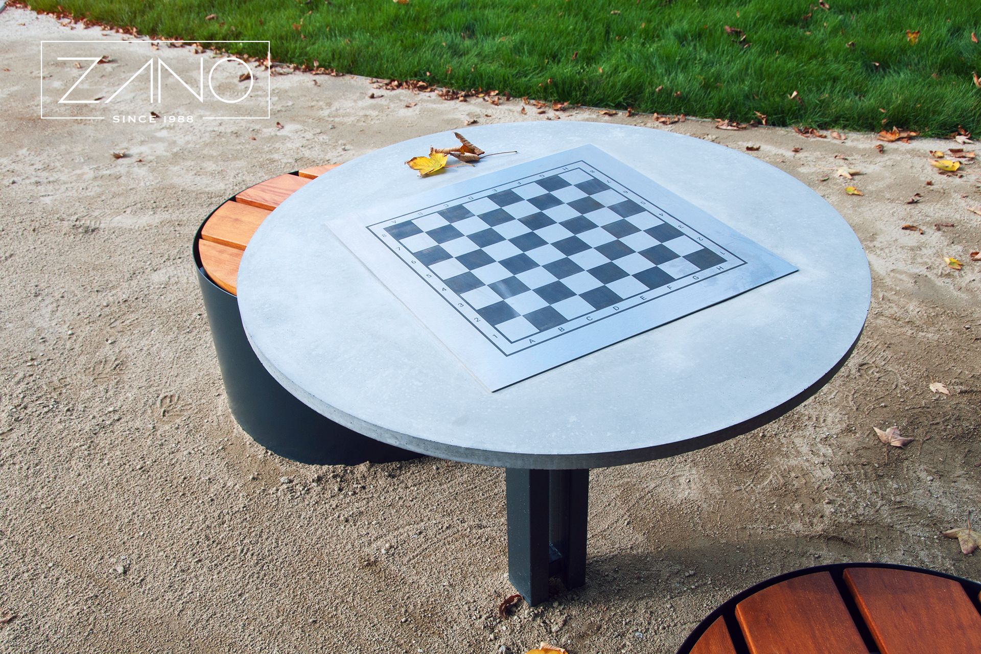 Stół betonowy z szachownicą ze stali nierdzewnej