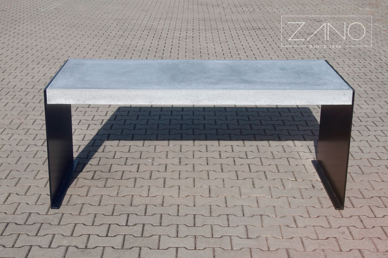 Stół z betonowym blatem