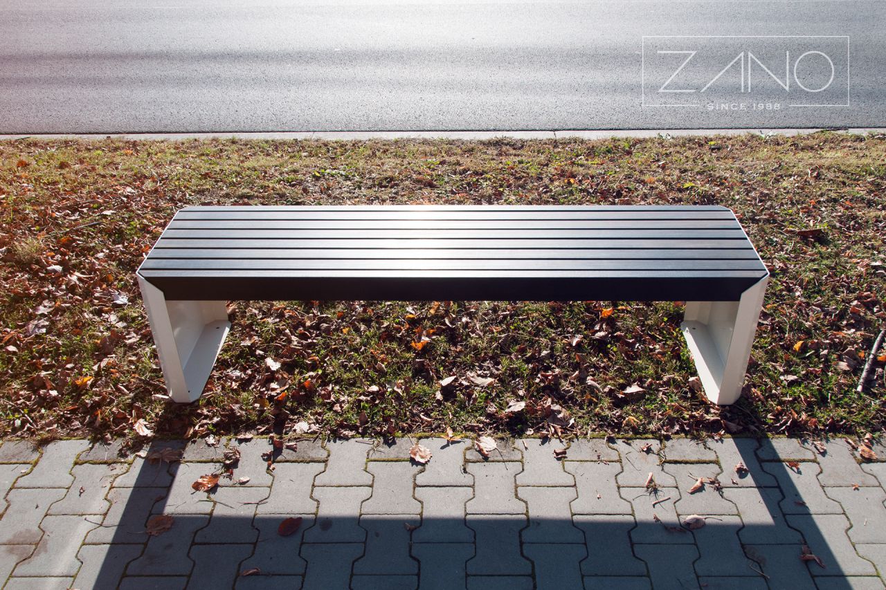 Nowoczesna ławka miejska, minimalistyczny design, solidna konstrukcja