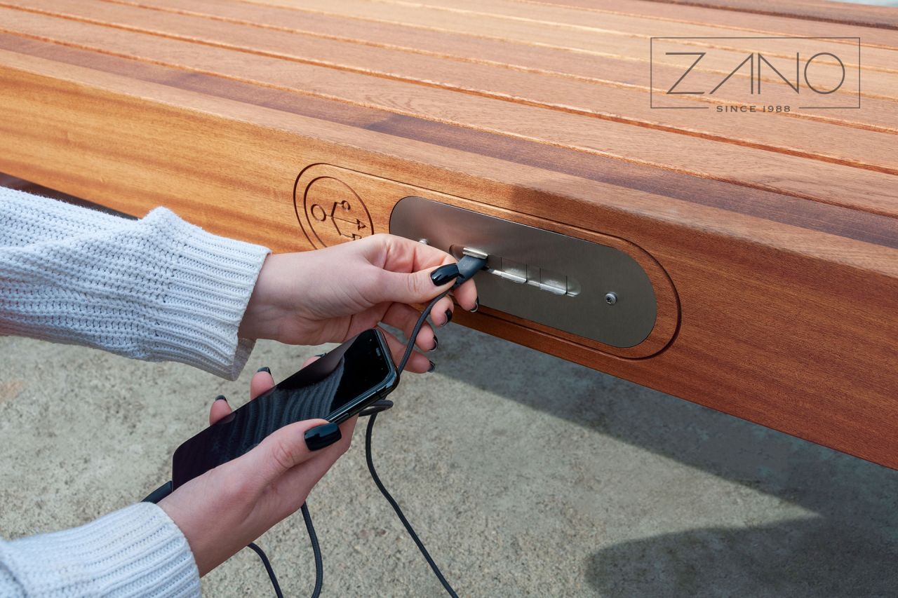 Ładowanie telefonu poprzez porty USB